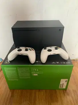 XBOX Series X 1TB & 2 XBOX Controller/Stick