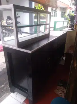 Meja dan etalase