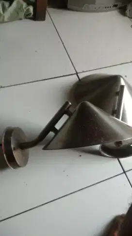 Lampu dinding besi sepasang lokasi cilebut raya. No3