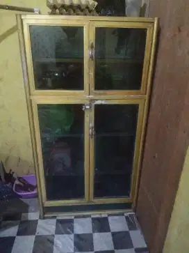 Lemari makan dua pintu