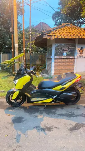 XMAX 2018 kuning , KM rendah , barang simpenan.