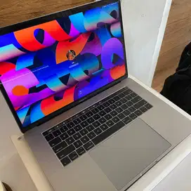 Macbook Pro 15 inch 2017 core i7 16/512gb touch bar