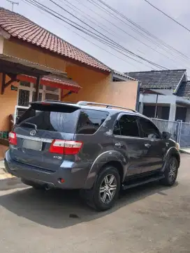 Toyota Fortuner G 2.7 Luxury MATIC Mobil Ex Pakaian Orang Tua