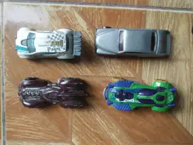 Mainan mobil diecast