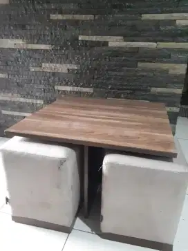 Meja dan Bangku Kubus Motif Kayu Minimalis