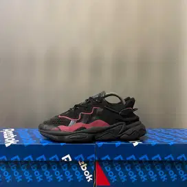 40 - Sepatu Adidas Ozweego Black Xeno Bekas Second