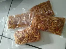 Jual keripik kentang iris.