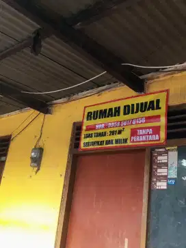 Di jual rumah depan jln raya