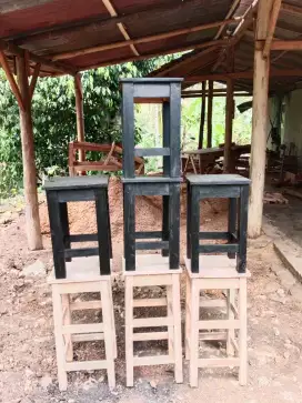 Kursi dan meja warmindo