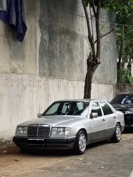 Mercedes-Benz W124 300E Boxer