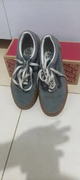 Sepatu vans ukuran 42