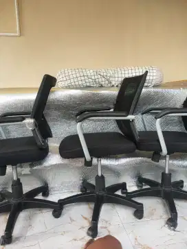 Kursi kantor ada 6biji