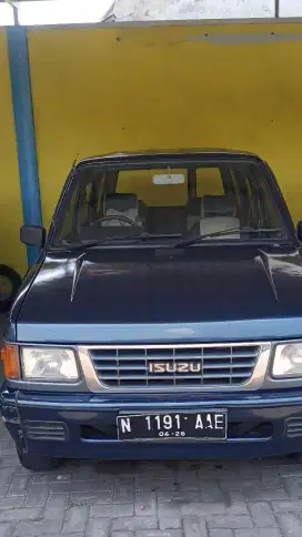 Isuzu panther royal biru jual cepat