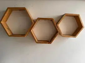 Rak dinding hexagonal