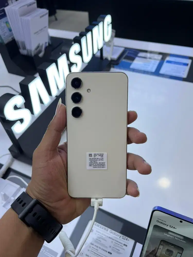 SAMSUNG S24 8 256GB
