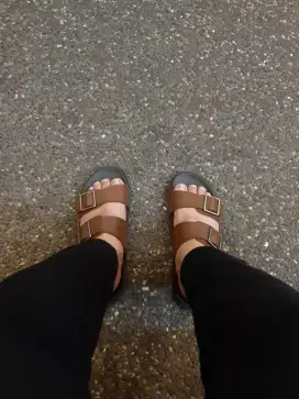 ZARA MEN Sandal ZARA PRIA Men Warna Coklat Size 42
ORIGINAL100%