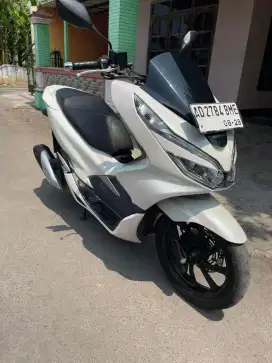 Honda Pcx putih ex cewe buat tahun baruan siap