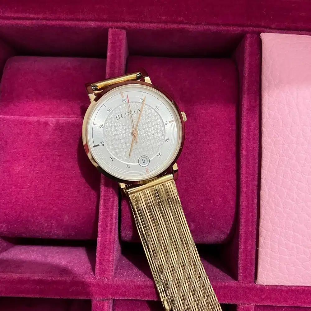 Jam tangan cewek branded