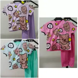 SET PIYAMA LENGAN PENDEK 
Bahan Cotton 
Size SML (Usia 2-4 thn)