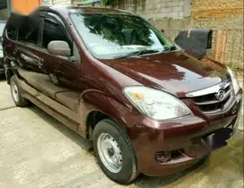 Daihatsu Xenia 1.0 D Marun Km rendah