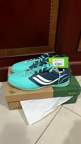 sepatu futsal league legas