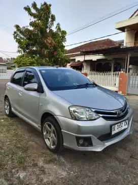 Etios Valco 1.2 G 2015