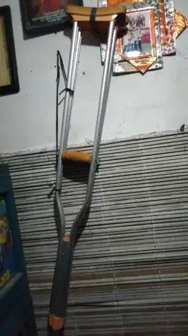 Dijual Tongkat Penyangga Kaki Patah/ Kruk kondisi mulus