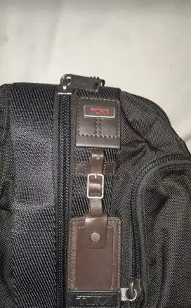 TAS SLING TUMI SARATOGA MINT