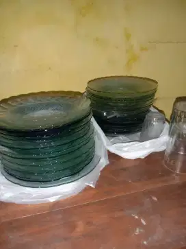 Piring kaca ada 20 lebih