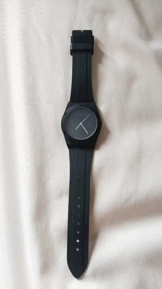 JAM TANGAN Guess Retro Pop W0979L2 Black