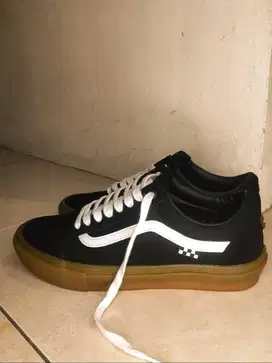 Vans Old Skool Skateboarding Gum Sole Size 40.5 (26 CM)