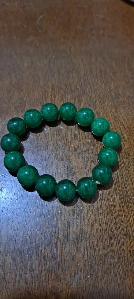 Gelang batu Giok