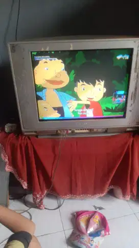 Dijual tv tabung plus setbooknya