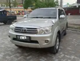 FORTUNER 2,7 G LUX AT 2010