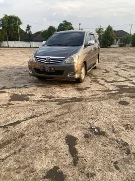 Dijual Innova disel 2.5 v m/t 2011 siap pakai