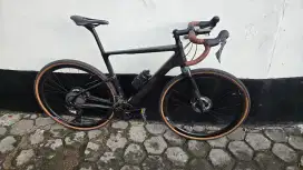 Sepeda gravel cannondale topstone carbon 5