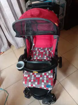 Stroller  warna merah