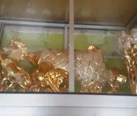 Hiasan rumah ikan arwana gold