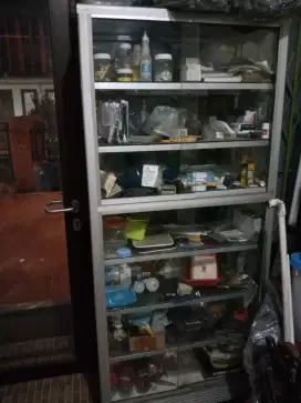 Dijual etalase bekas no minus