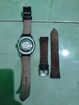 Seiko Kinetic kulit