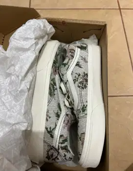 Sepatu vans tapestry floral marshmall original kondisi baru