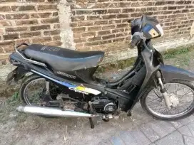 Bismillah di jual Suzuki cristal tahun1992 komplit pjk off  plat AD