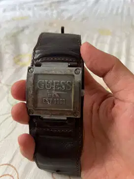 Jam tangan merek Guess