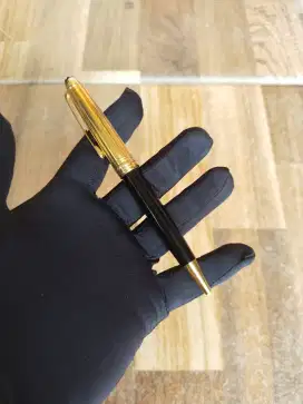 Montblanc meisterstuck pen black and gold