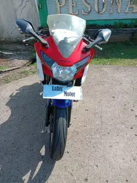 Nia:CASH NEGO CBR 150R CBU PLAT B DKI PAJAK OFF