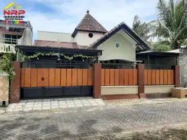 Dijual Rumah Cantik 2 Lantai Startgis di Pusat Kota Banyuwangi