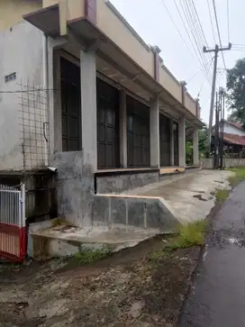 Ruko dan kolam rancalaong pinggir jalan