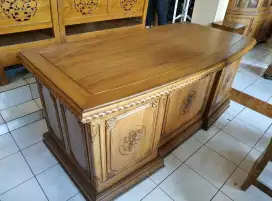 Meja kantor jati