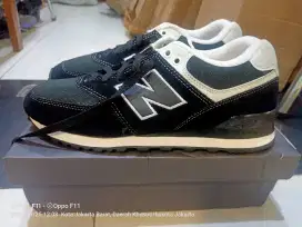 Sepatu new balance masih baru