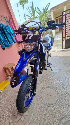 Yamaha WR155R supermoto